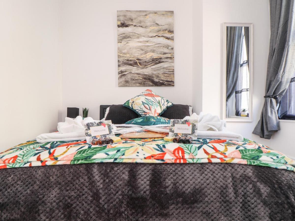 The Dynar Apartment Helston Bagian luar foto